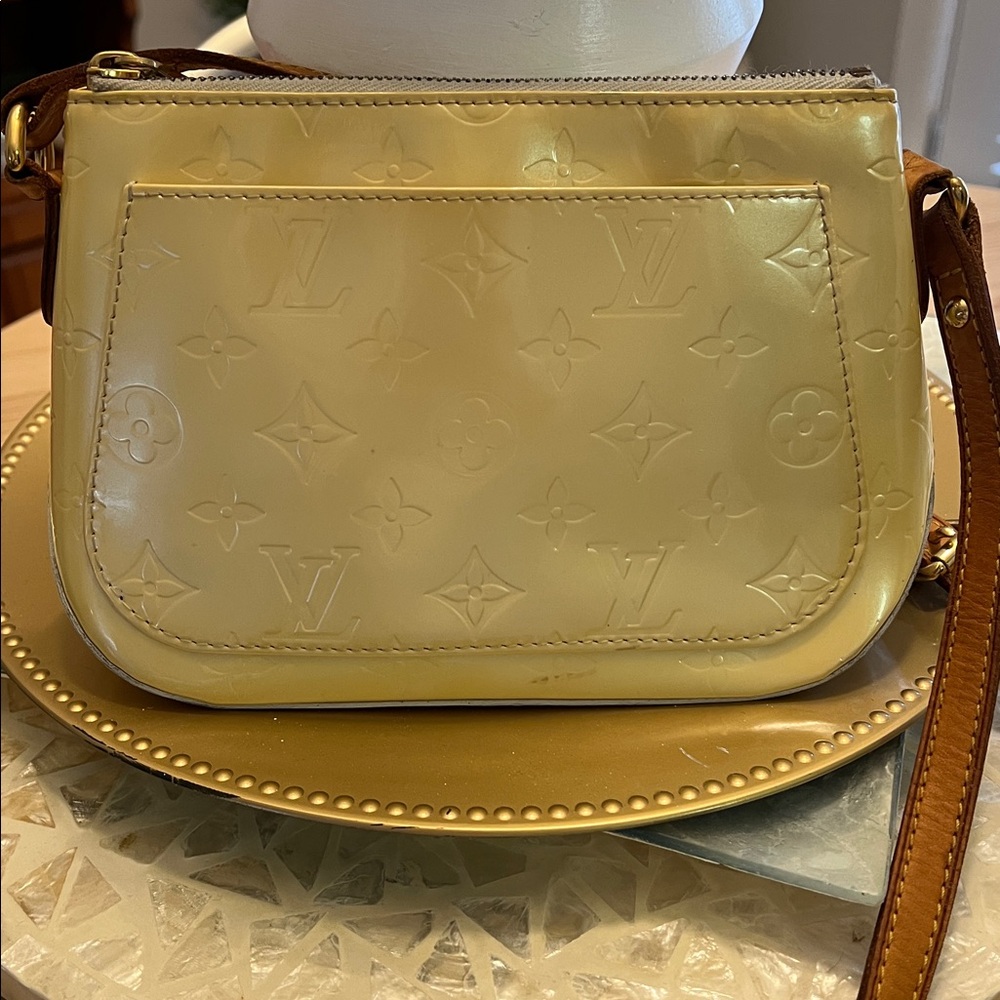 AUTHENTIC Vintage Louis Vuitton Monogram Vernis Minna Street Crossbody